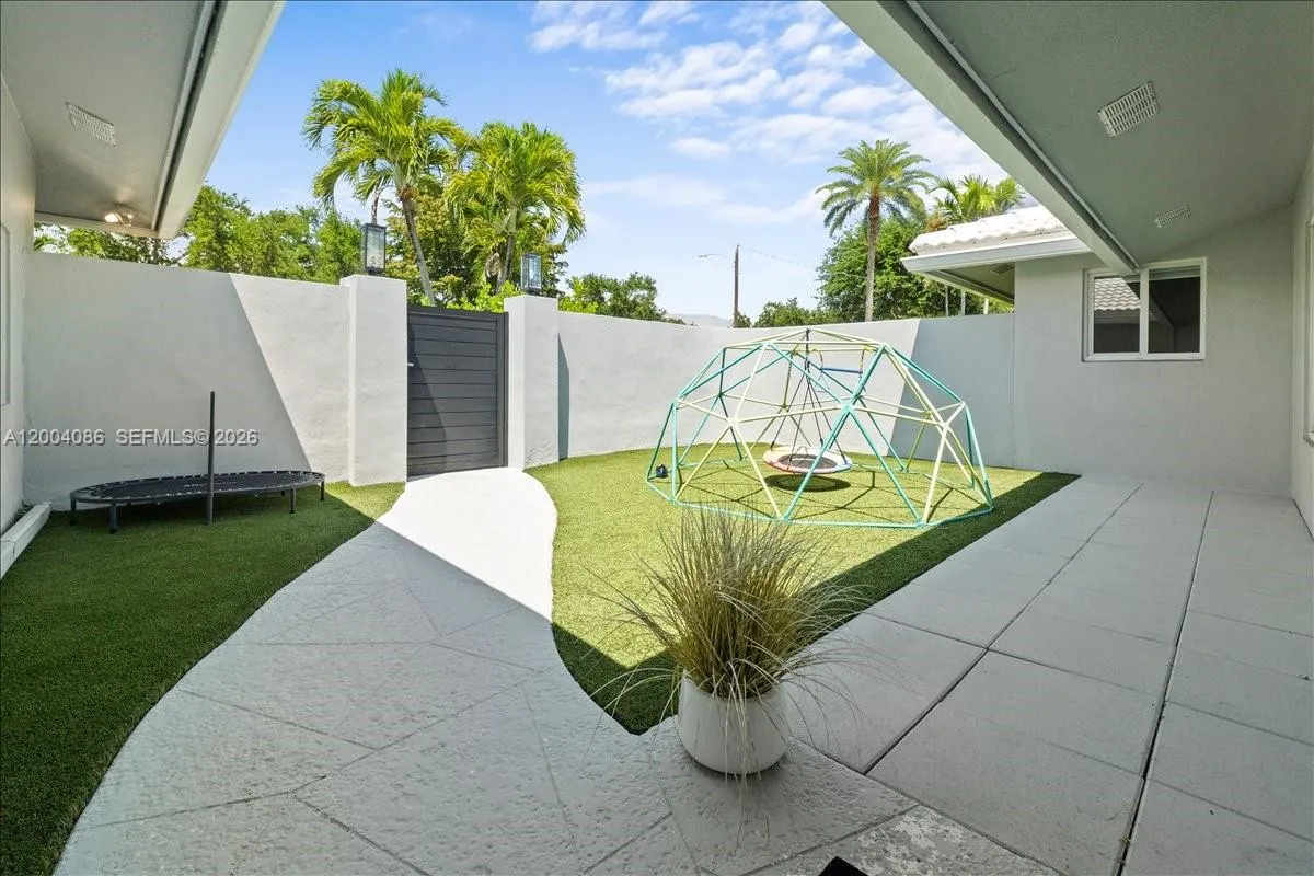 2632 NE 35th St, Fort Lauderdale FL 33306