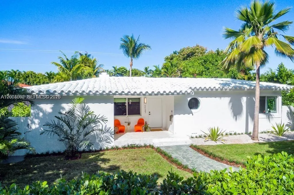 1123 Bay Dr, Miami Beach FL 33141