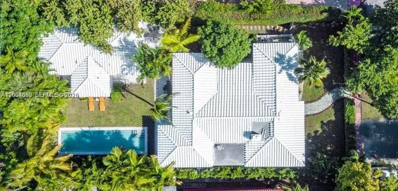 1123 Bay Dr, Miami Beach FL 33141