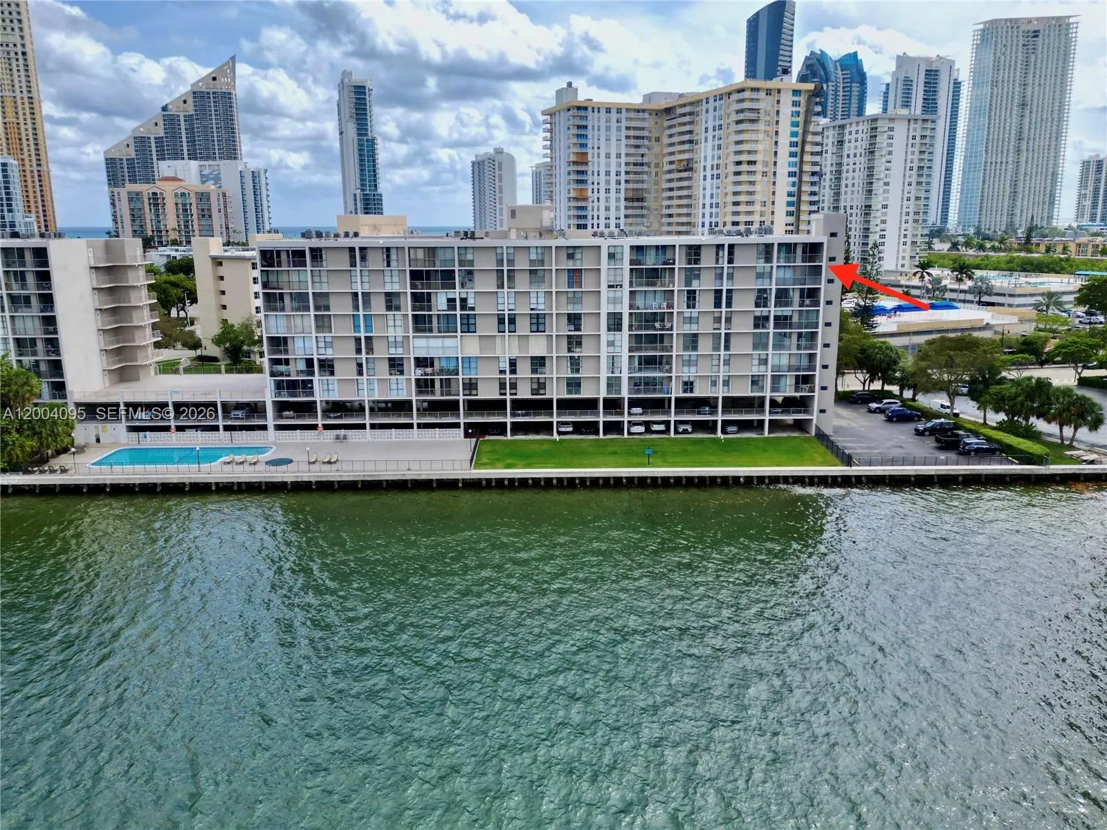17500 N Bay Rd # S907, Sunny Isles Beach FL 33160