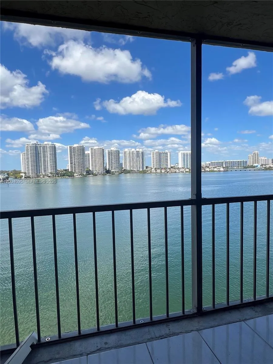 17500 N Bay Rd # S907, Sunny Isles Beach FL 33160
