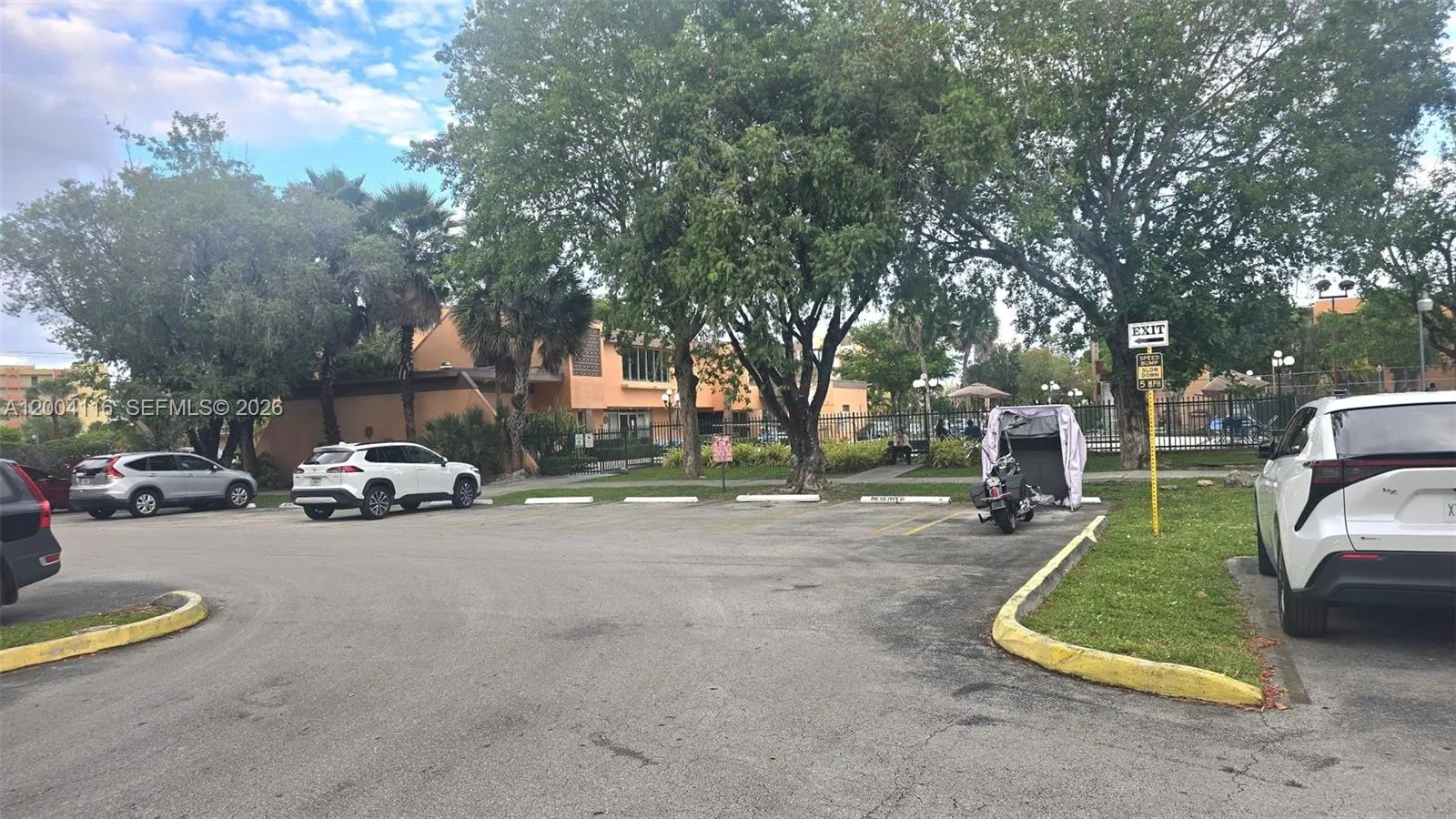 9410 W Flagler St # 111, Miami FL 33174