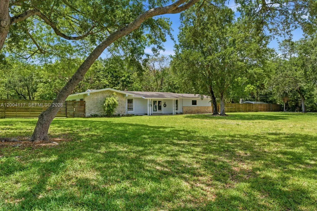 9870 SW 96th St, Miami FL 33176