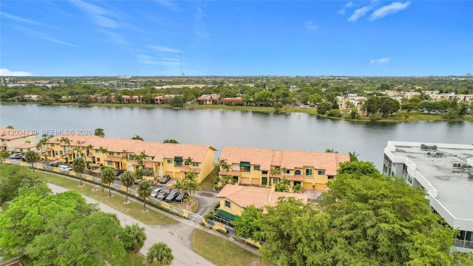 781 NE 195th St, Miami FL 33179