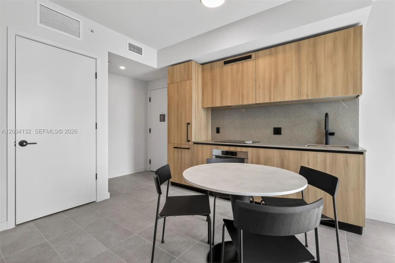 121 NE 5th Steet # 3313, Miami FL 33132