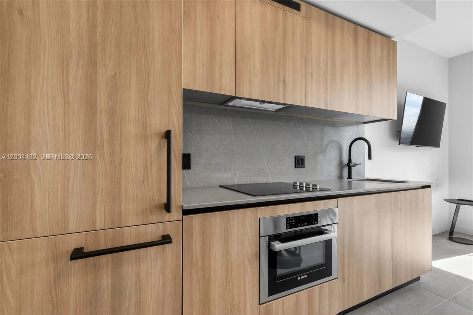 121 NE 5th Steet # 3313, Miami FL 33132