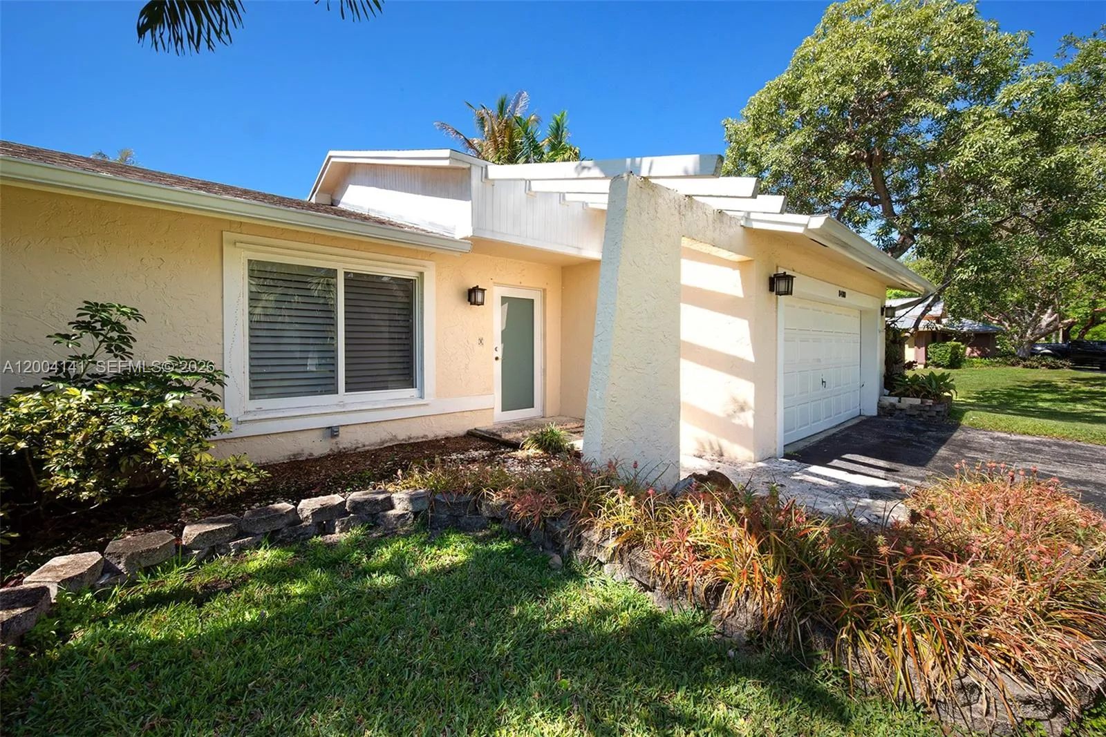 8480 SW 180th St, Palmetto Bay FL 33157