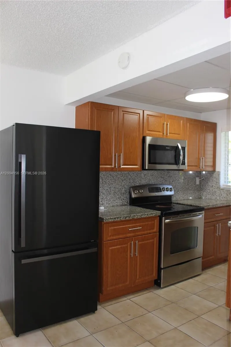 4050 NW 135th St # 10, Opa-Locka FL 33054