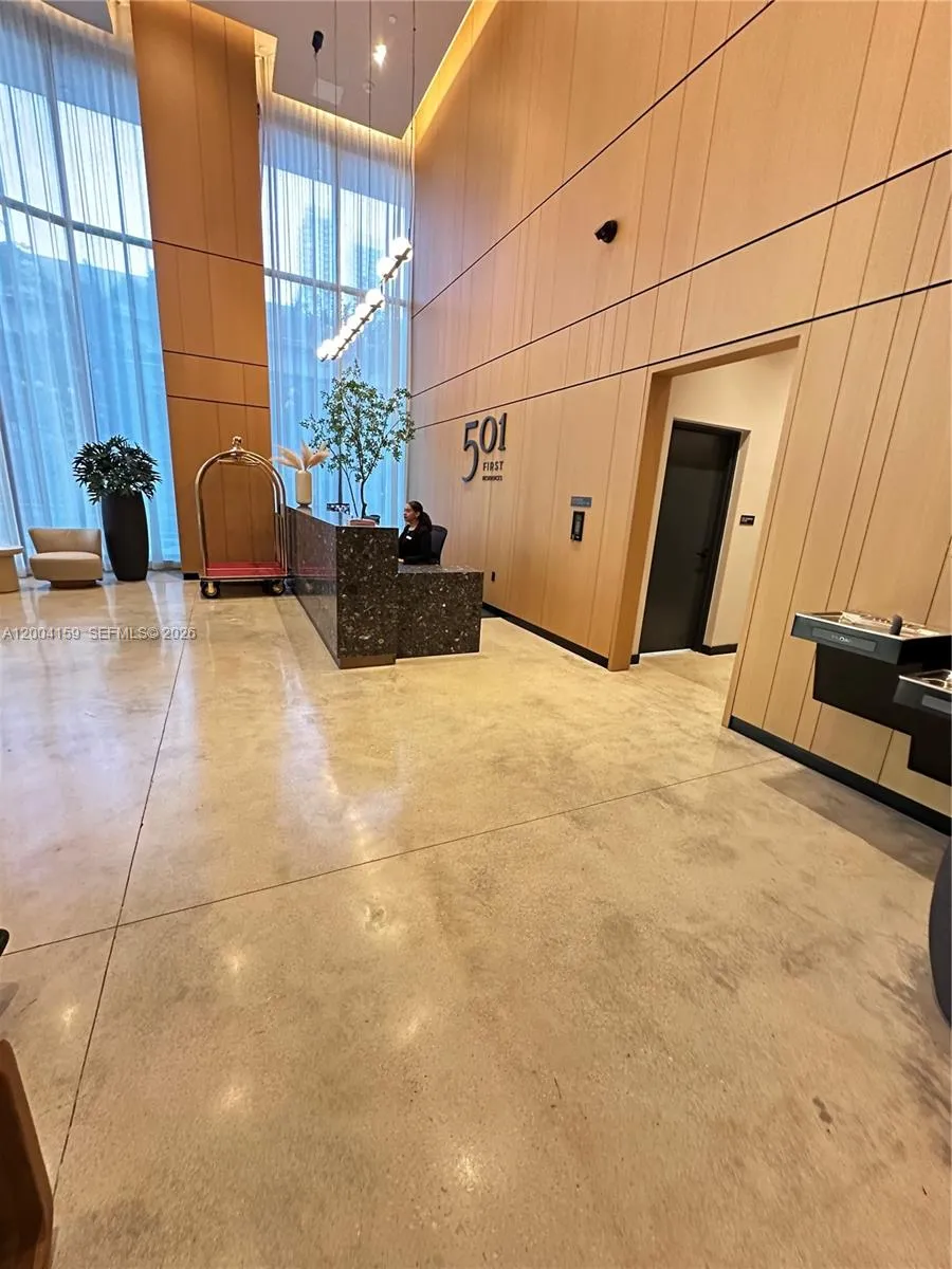 121 NE 5 # 2712, Miami FL 33132