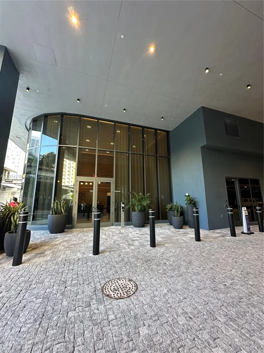 121 NE 5 # 2712, Miami FL 33132