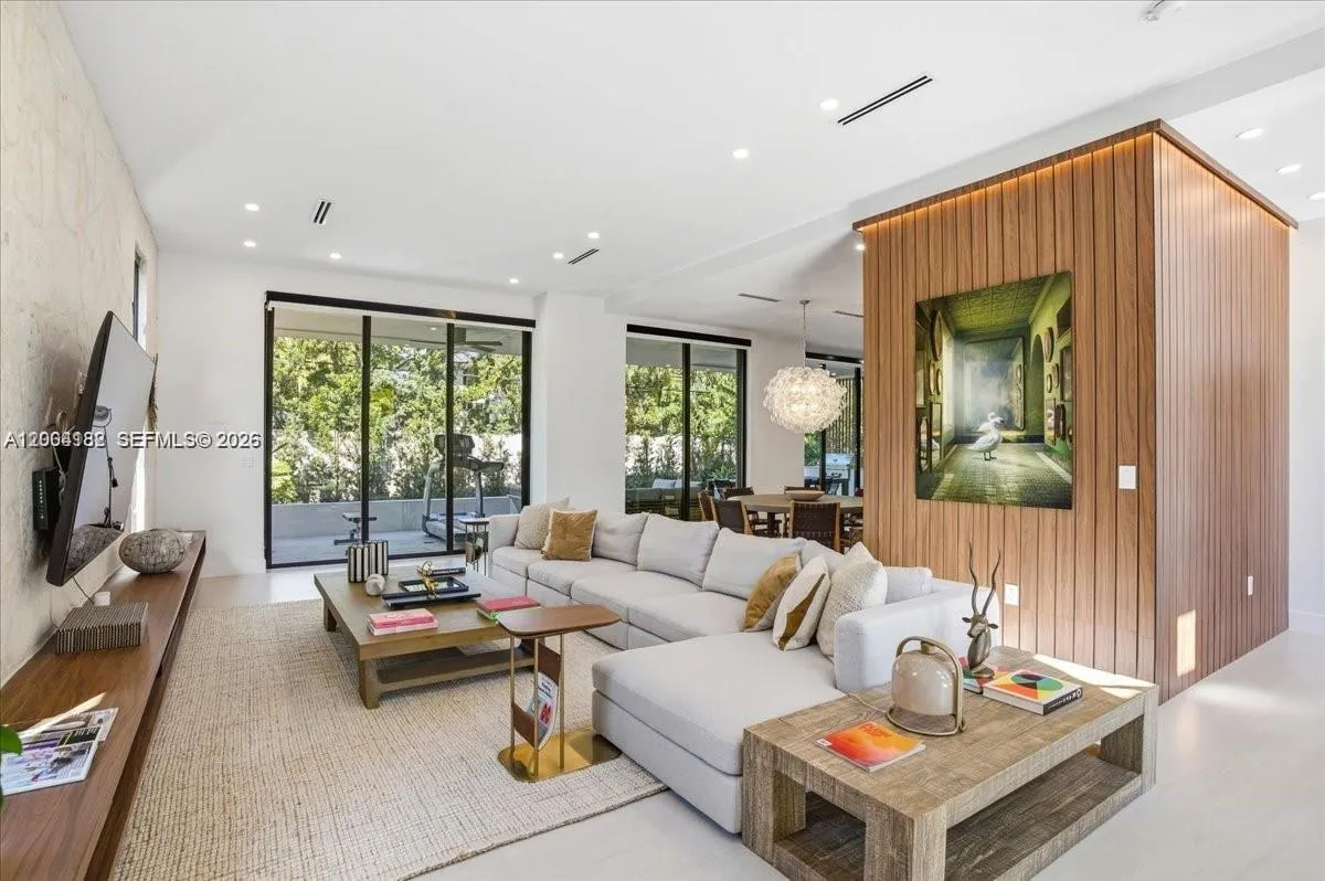 4354 Alton Rd, Miami Beach FL 33140