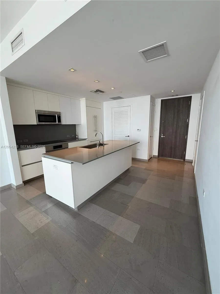 68 SE 6th St # 2506, Miami FL 33131