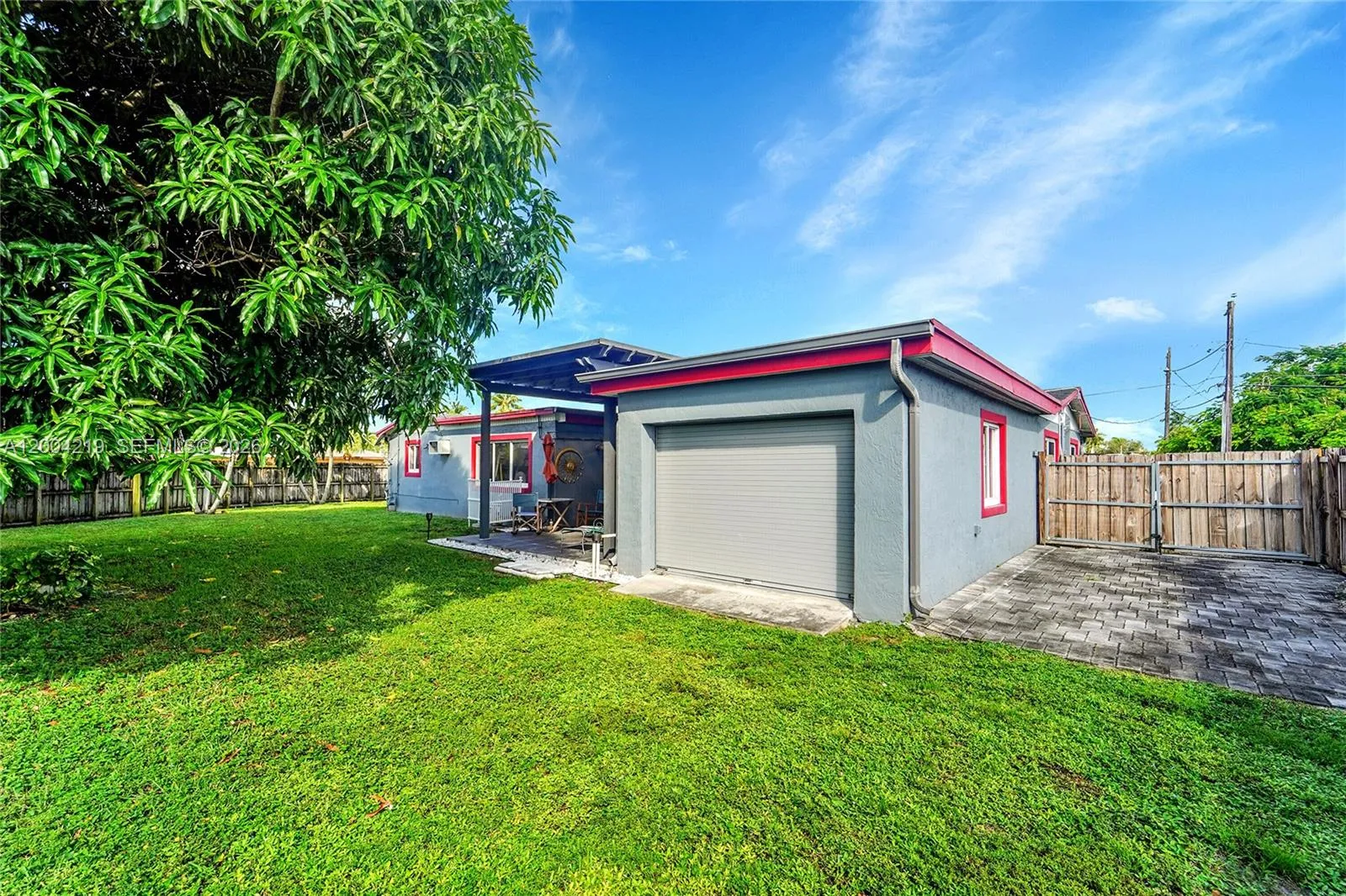 8370 NW 185th St, Hialeah FL 33015