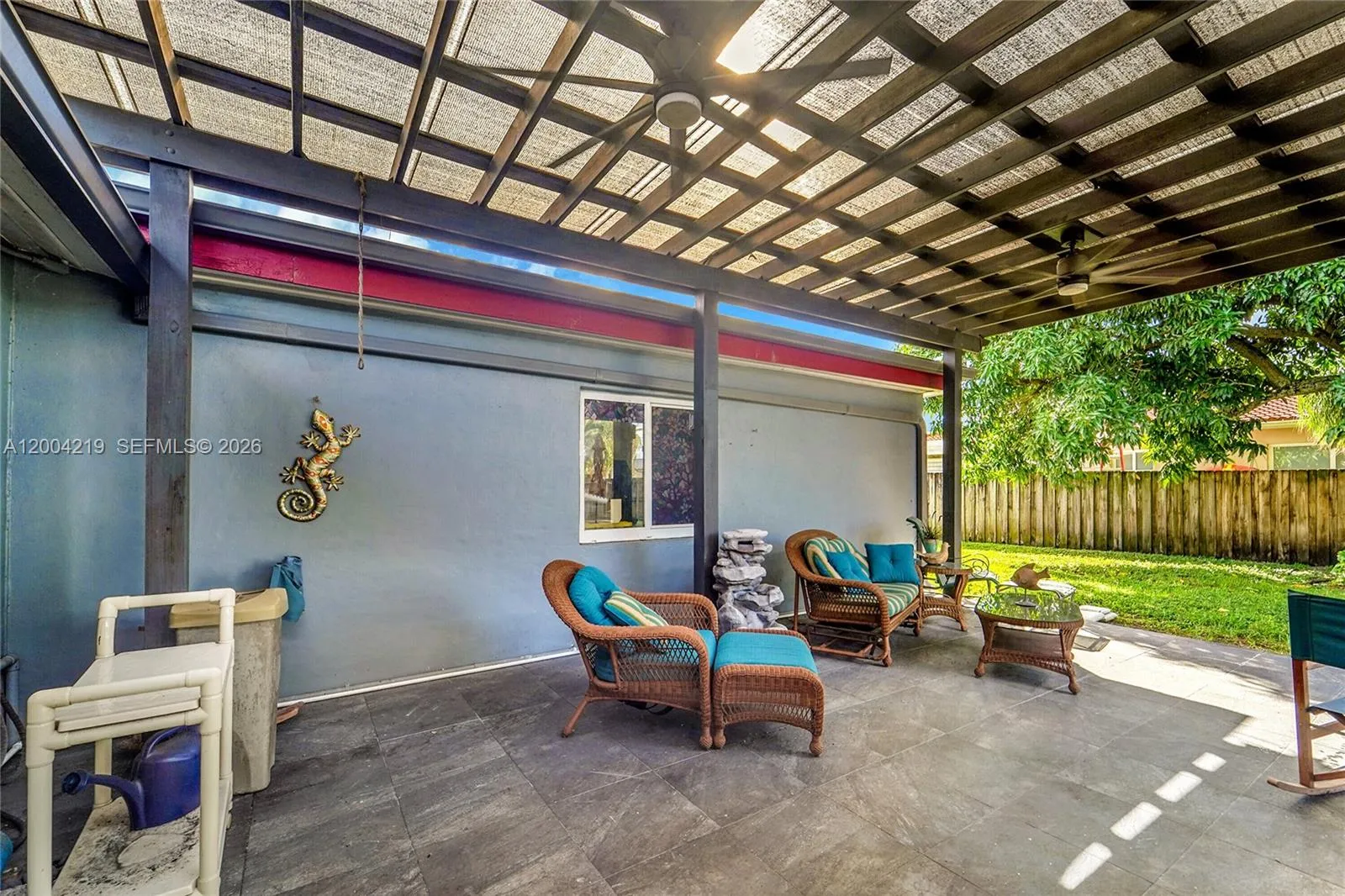 8370 NW 185th St, Hialeah FL 33015