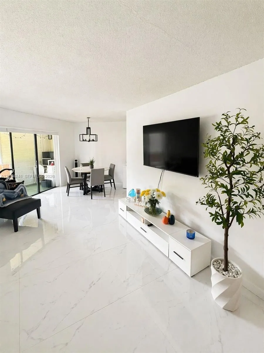 6555 W Broward Blvd # 111, Plantation FL 33317