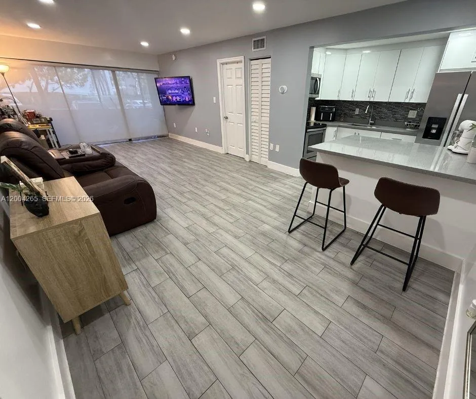 5767 Washington St # F1, Hollywood FL 33023