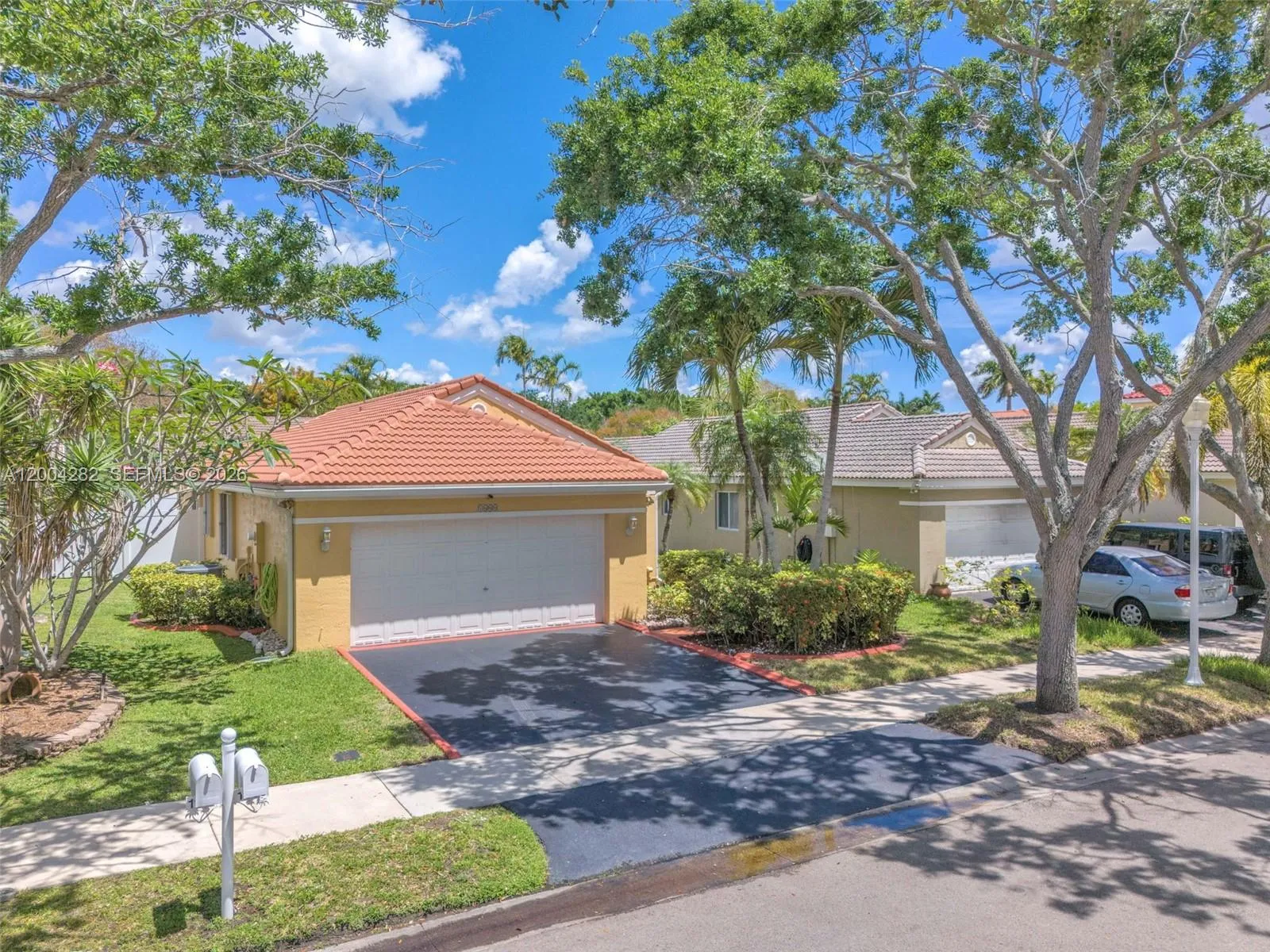 1600 S Salerno Cir, Weston FL 33327