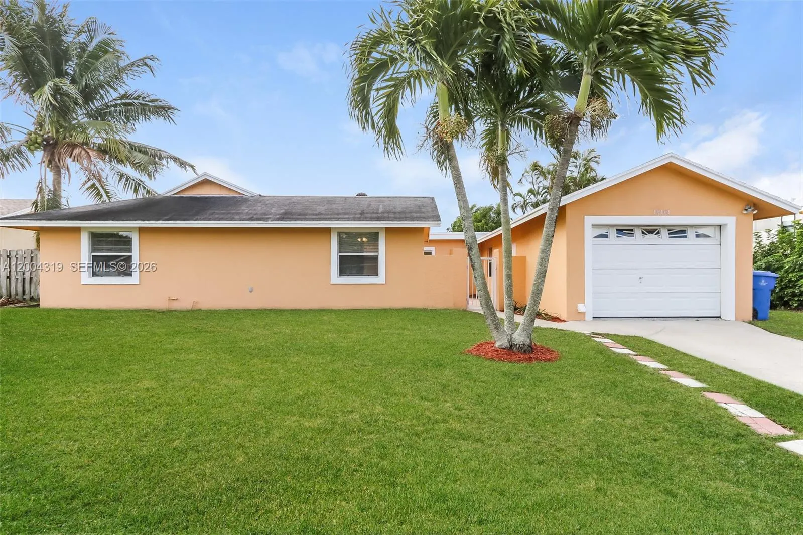 10404 Oliver Ln, Royal Palm Beach FL 33411