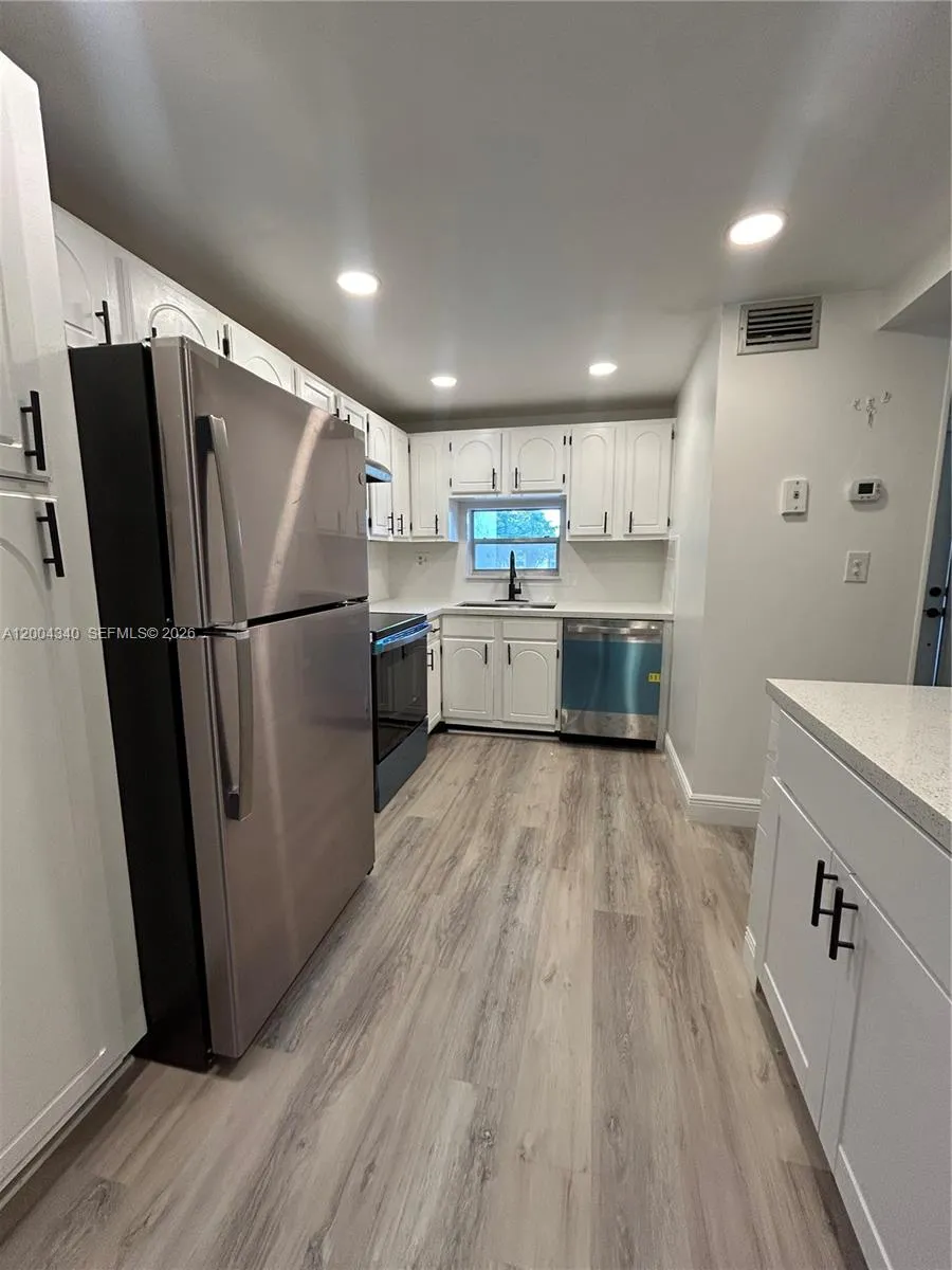 8962 S Hollybrook Blvd # 202, Pembroke Pines FL 33025