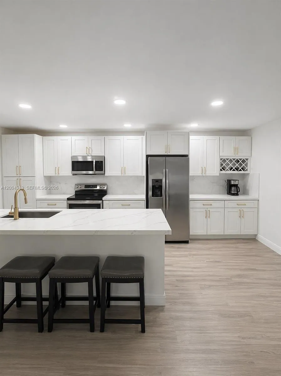 200 High Point Ct E # D, Delray Beach FL 33445