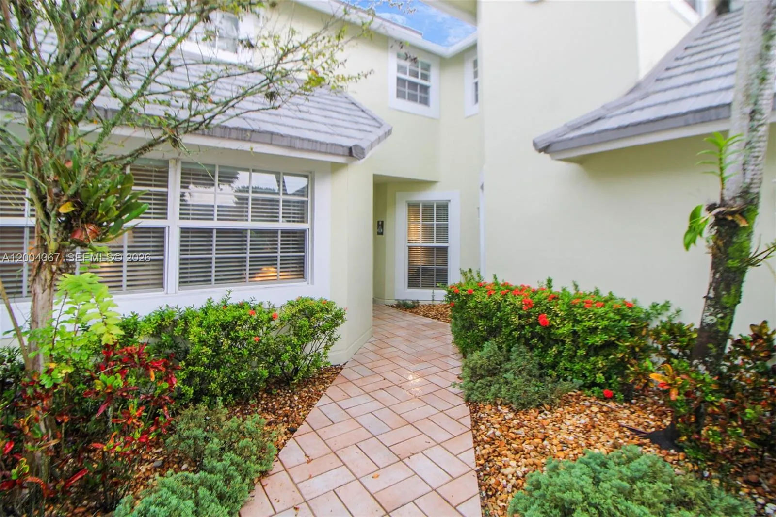 9929 NW 49th Ter, Doral FL 33178