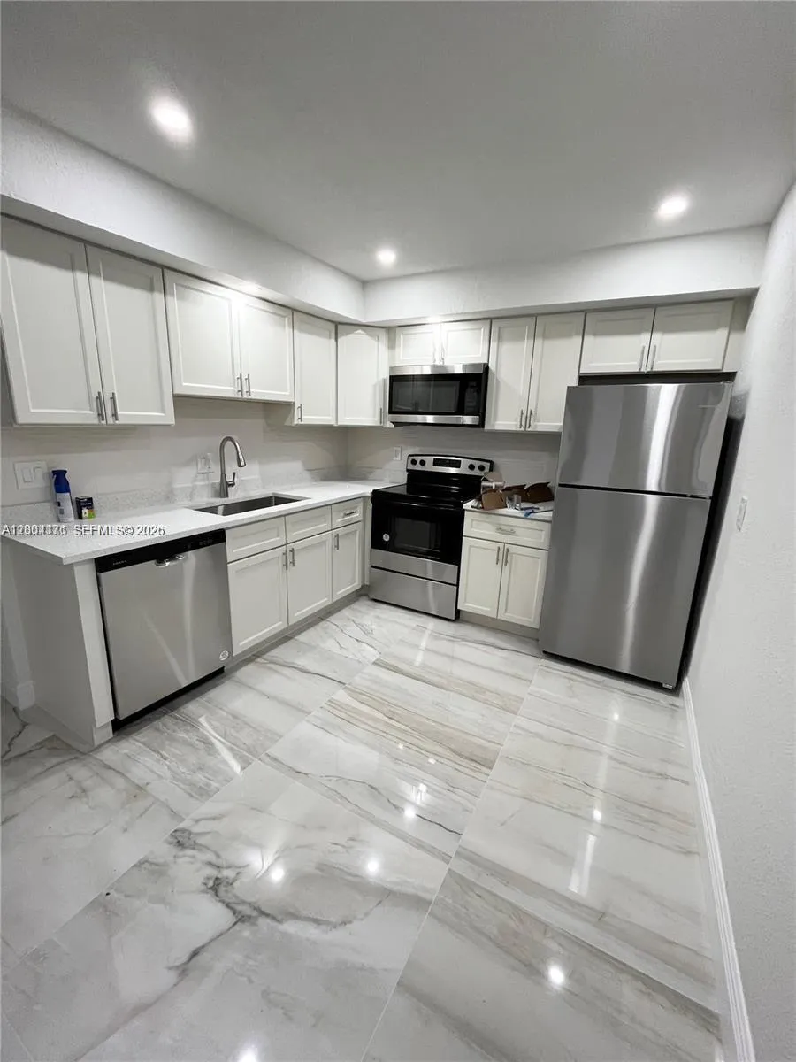 8011 NW 44th Ct # 1, Coral Springs FL 33065