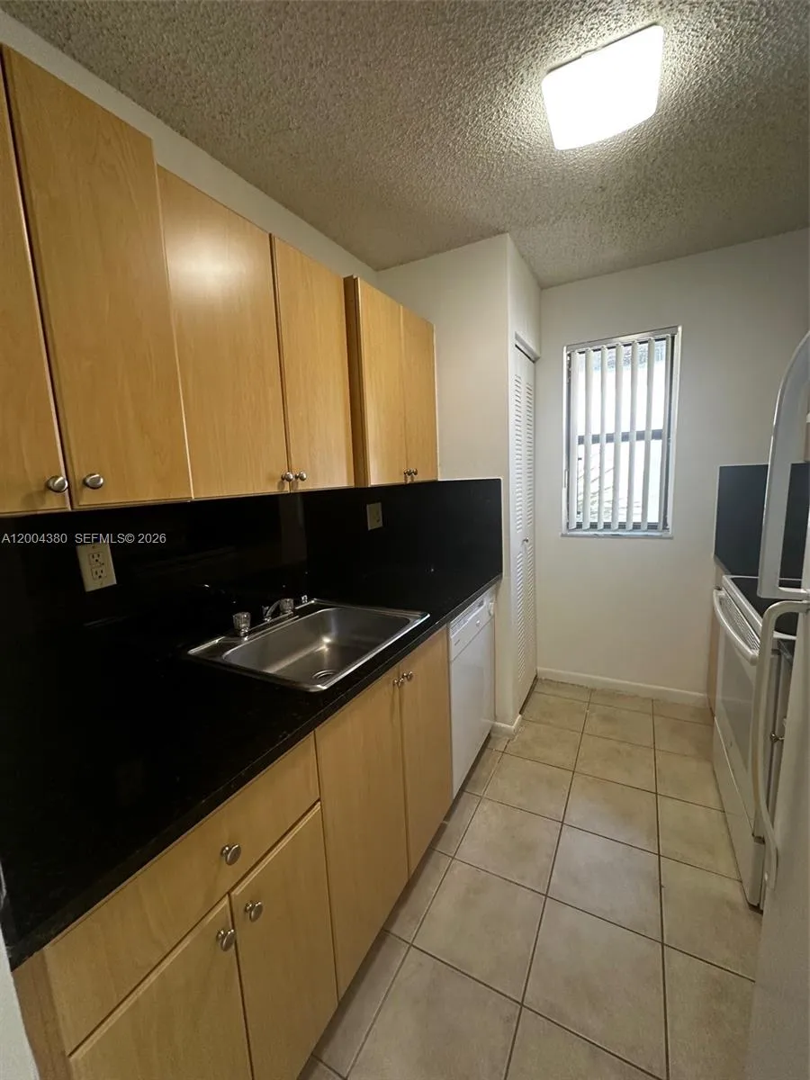 7220 NW 179th St # 201, Hialeah FL 33015