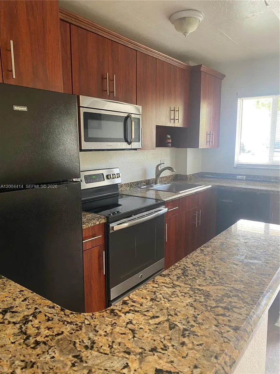 1400 NE 56th St # 111, Fort Lauderdale FL 33334