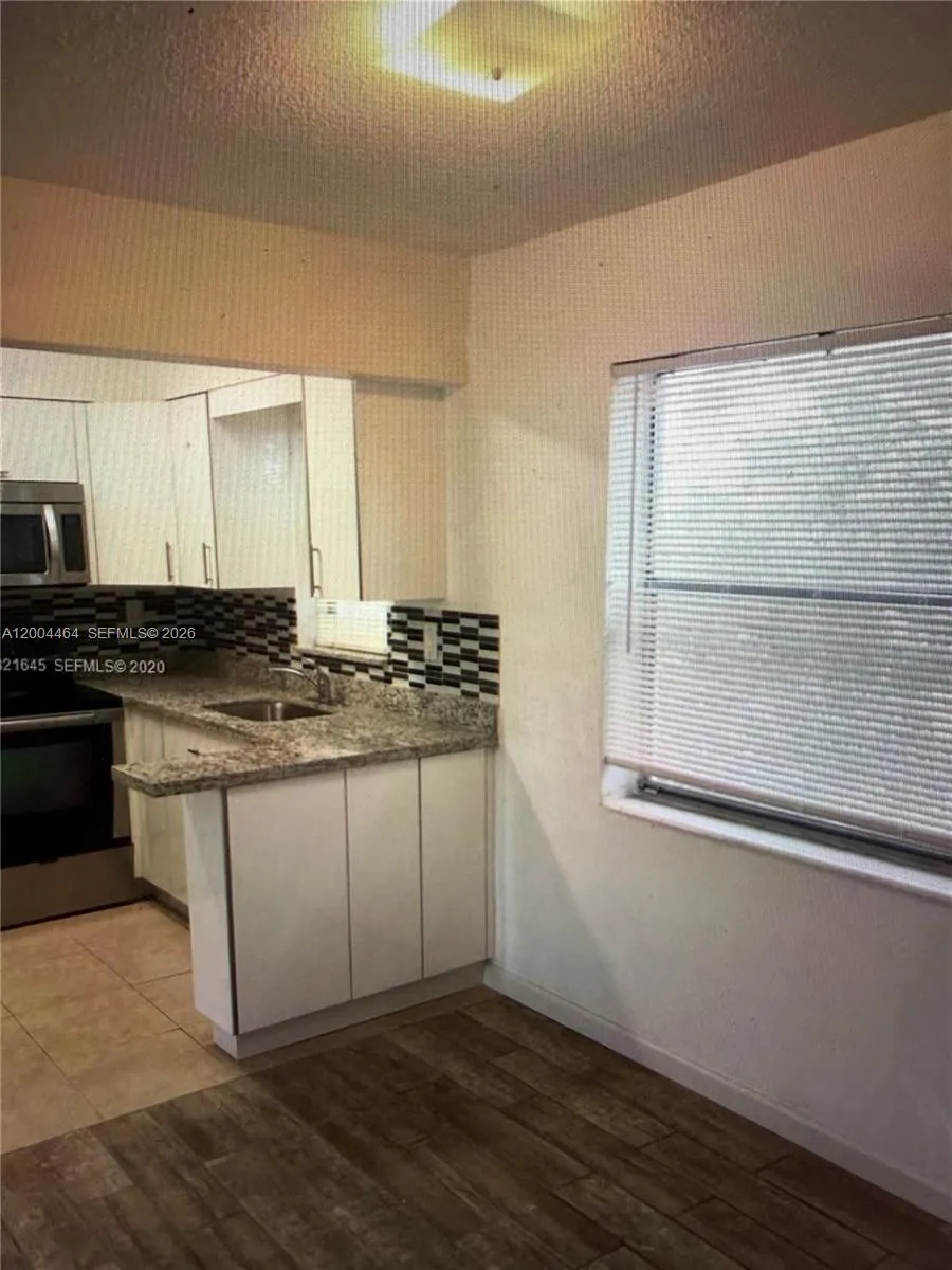 2415 Lincoln St # 305, Hollywood FL 33020