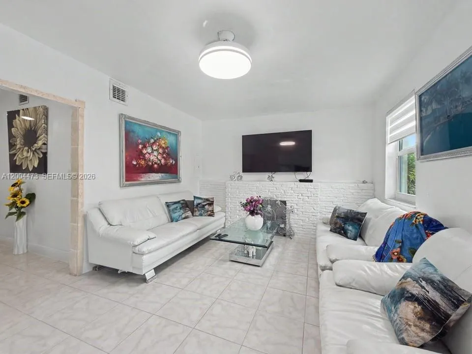 3554 SW 26th St, Miami FL 33133