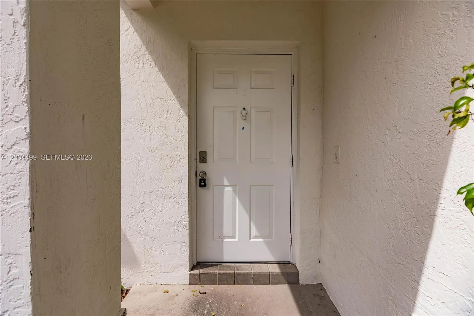 1414 E Harmony Lake Cir, Davie FL 33324