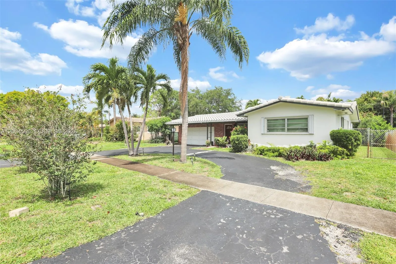 4201 Mckinley St, Hollywood FL 33021