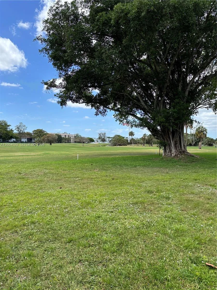 1045 Country Club Dr # 307, Margate FL 33063