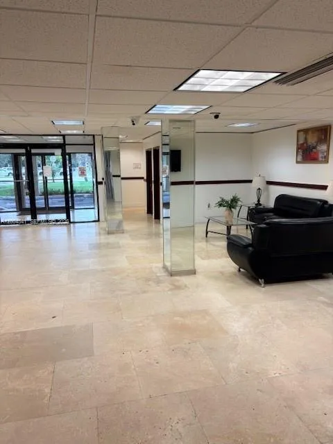 4174 Inverrary Dr # 914, Lauderhill FL 33319