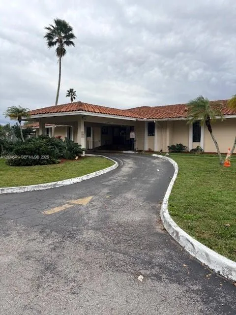 4174 Inverrary Dr # 914, Lauderhill FL 33319