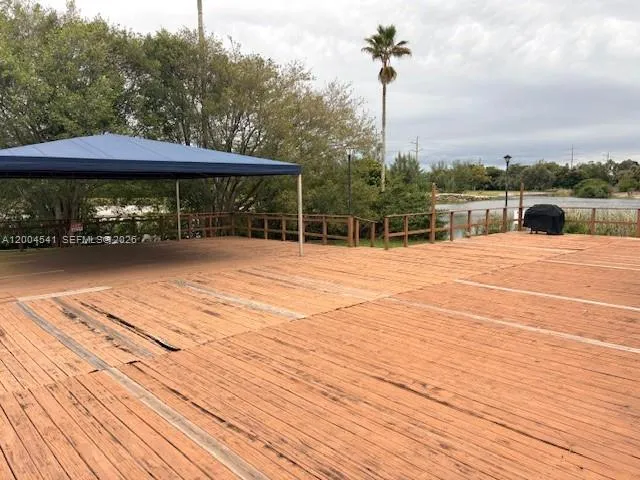 4174 Inverrary Dr # 914, Lauderhill FL 33319