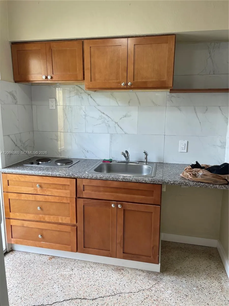 940 SW 10st # 4, Miami FL 33130