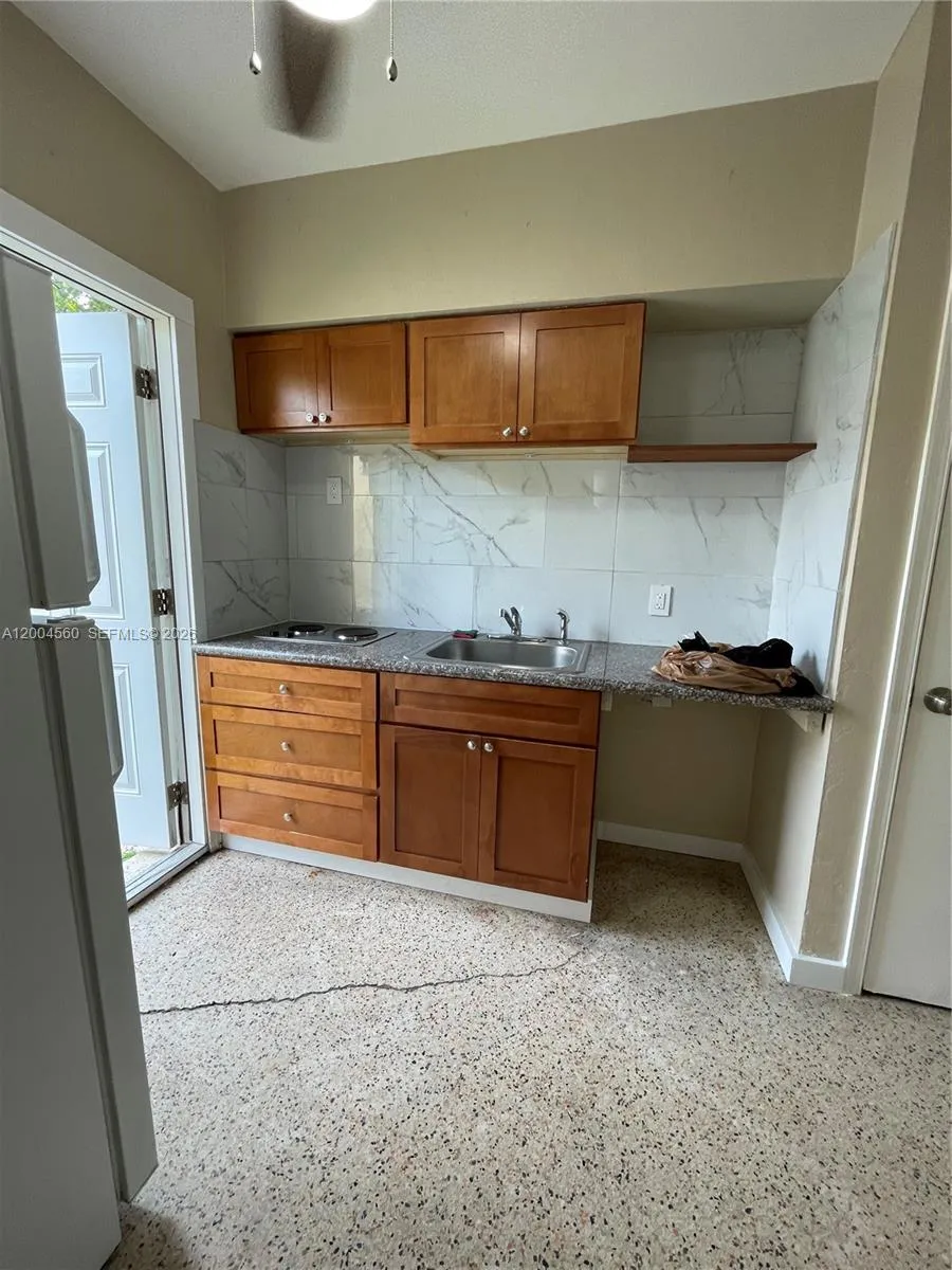 940 SW 10st # 4, Miami FL 33130