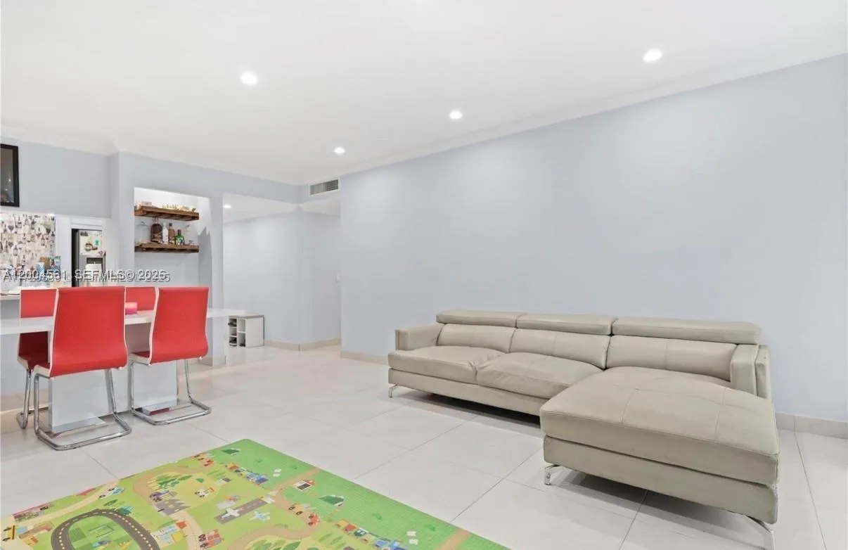 440 E 23rd St # 1310, Hialeah FL 33013