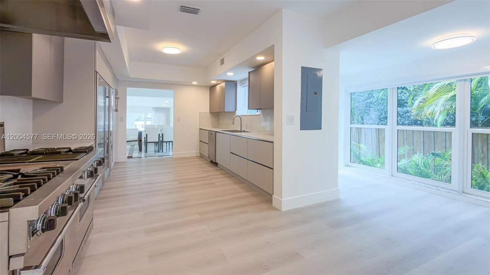 1690 Daytonia Rd, Miami Beach FL 33141