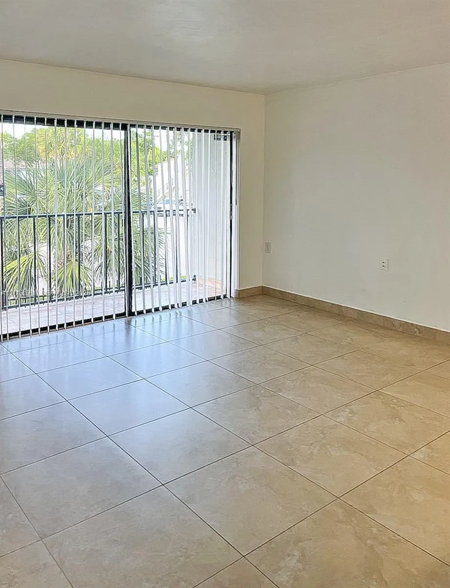 7012 NW 179th St # 209, Hialeah FL 33015