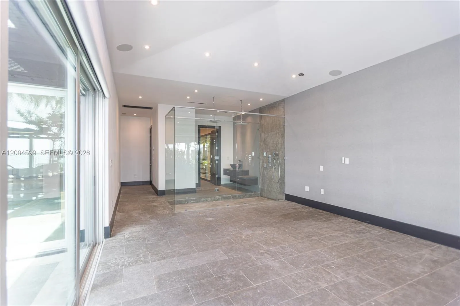 2440 N Shore Ter, Miami Beach FL 33141