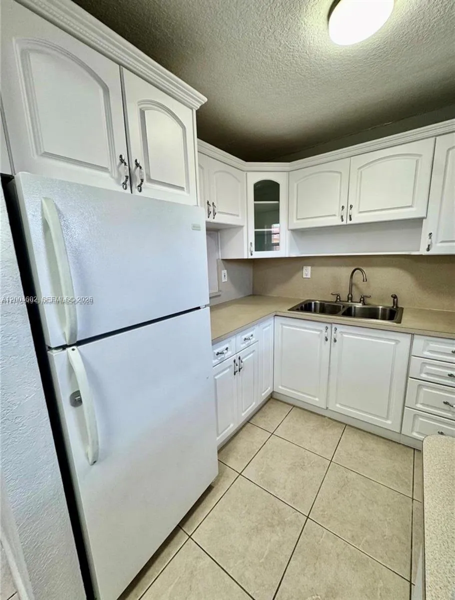 1855 W 60th St # 446, Hialeah FL 33012