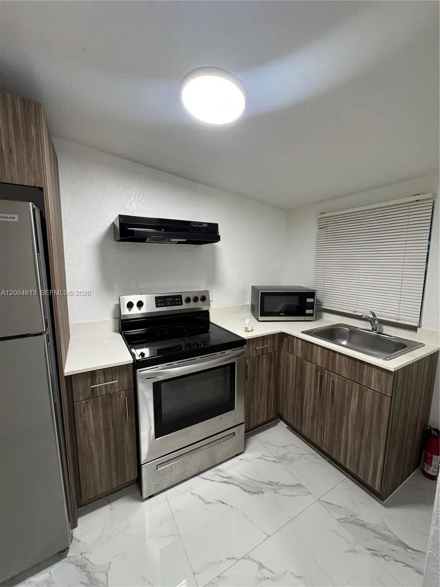 2796 SW 34th Ct Rear, Miami FL 33133