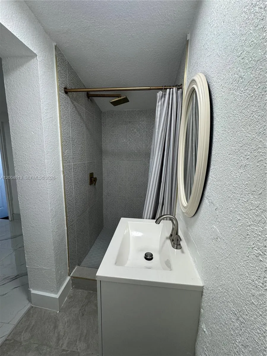 2796 SW 34th Ct Rear, Miami FL 33133