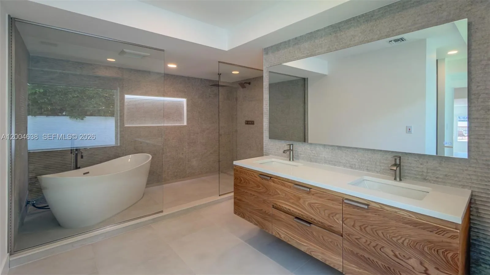 1690 Daytonia Rd, Miami Beach FL 33141