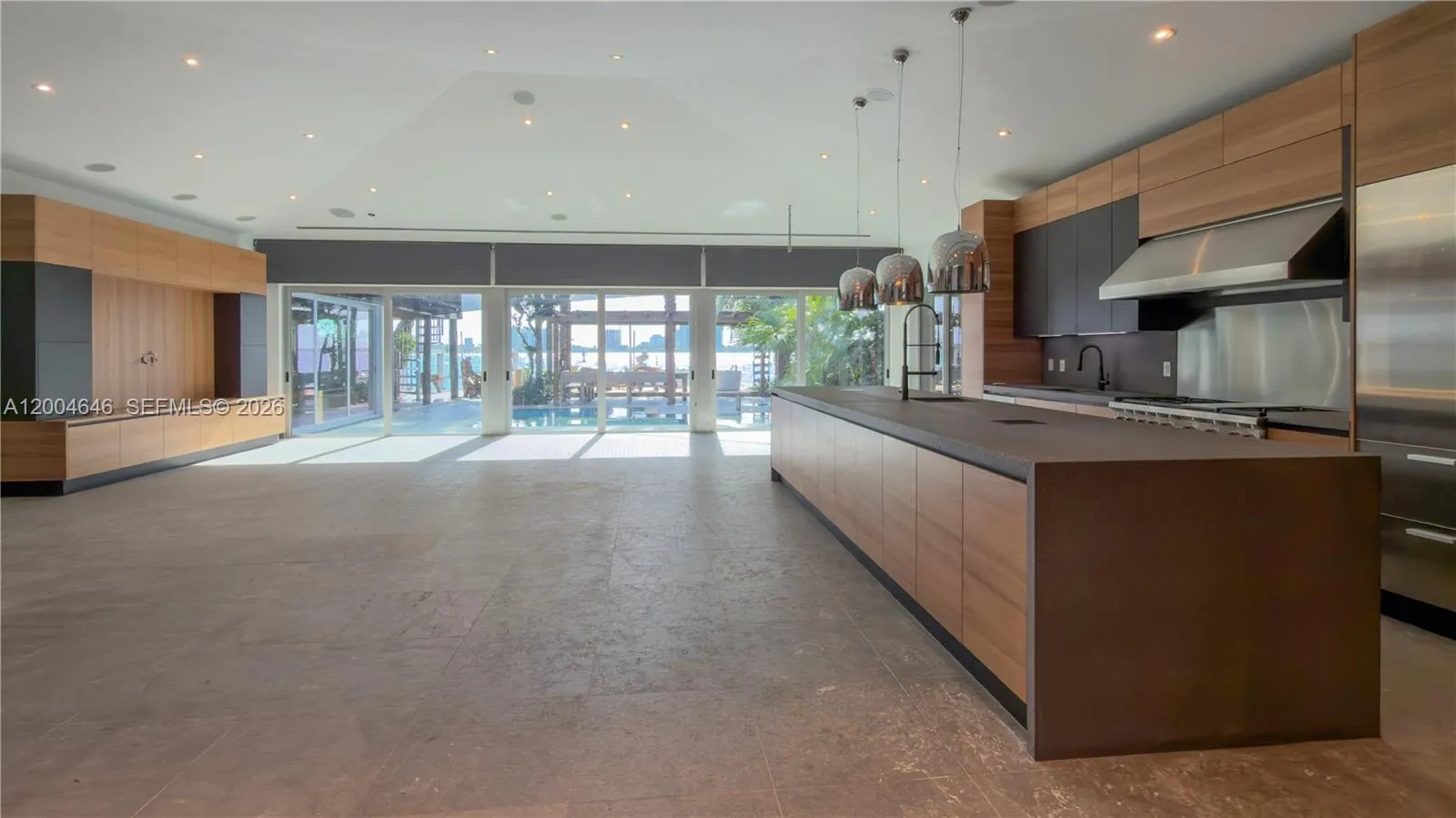 2440 N Shore Ter, Miami Beach FL 33141