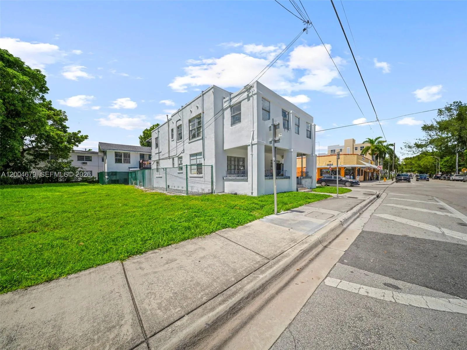 500 SW 8th St, Miami FL 33130