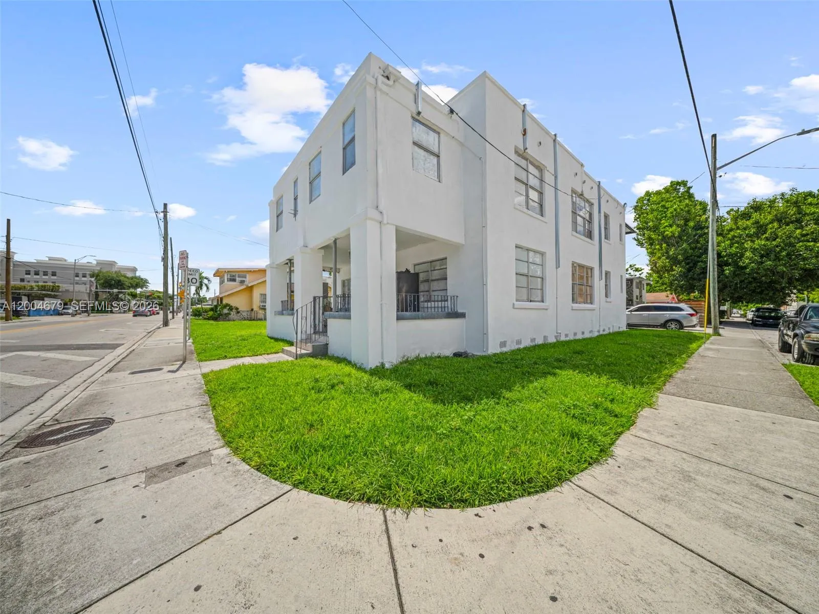 500 SW 8th St, Miami FL 33130