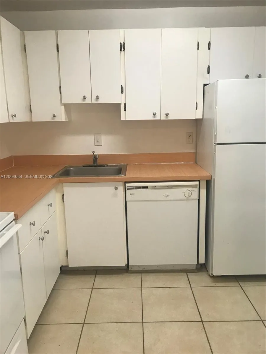 5112 NW 79 AV # 201, Doral FL 33166